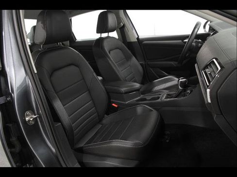 Certified 2023 Volkswagen Jetta SE FWD image 15