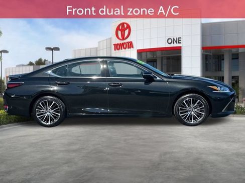 Used 2025 Lexus ES 300h w/ Premium Package FWD image 3