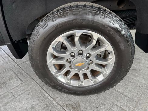 Used 2024 Chevrolet Silverado 2500 LTZ w/ LTZ Convenience Package image 4