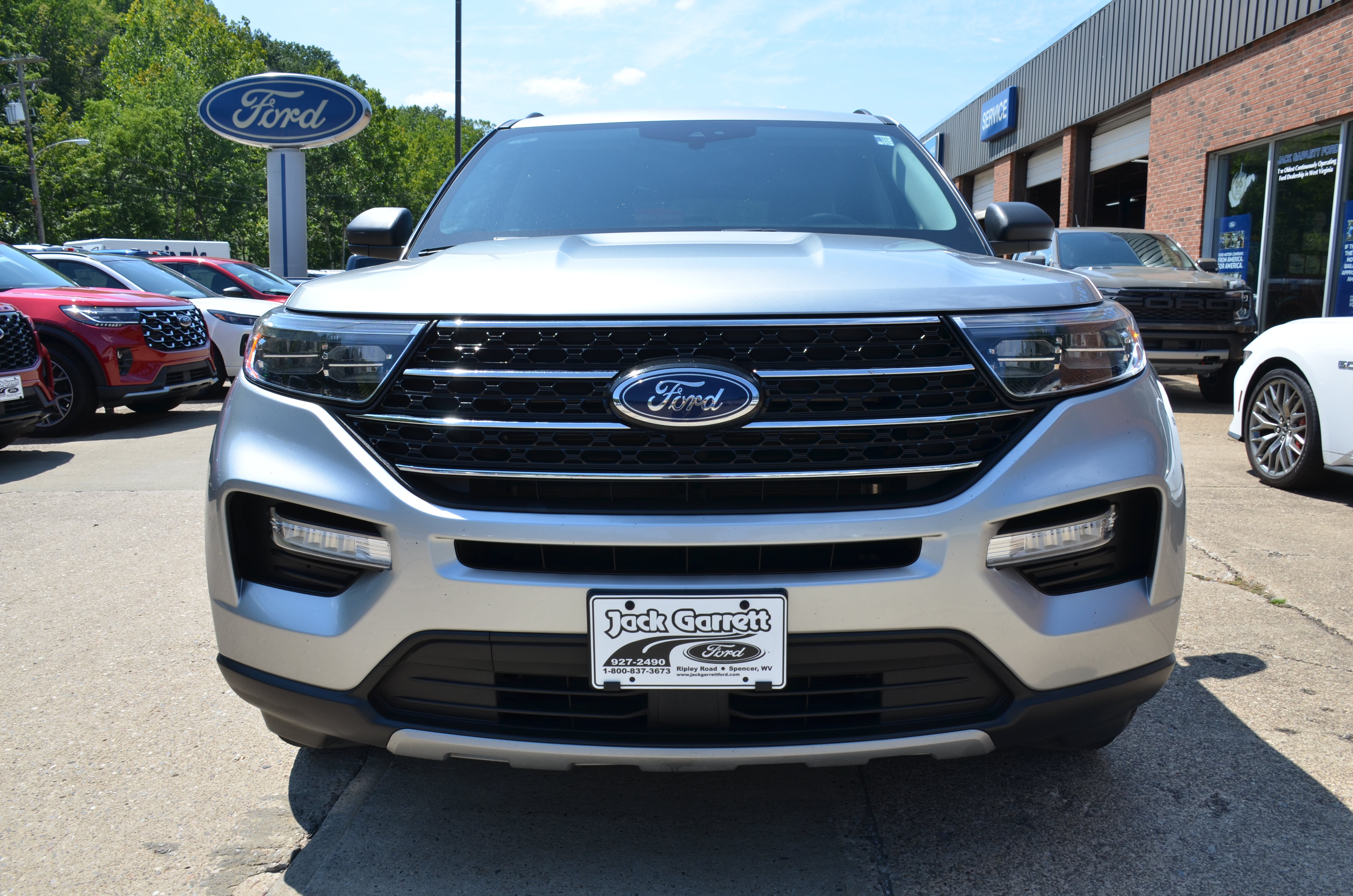 Used 2023 Ford Explorer XLT w/ Equipment Group 202A AWD/4WD image 2