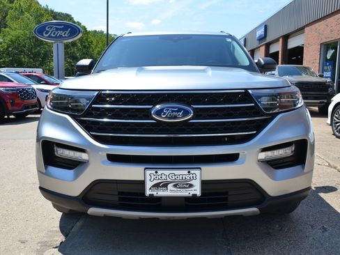 Used 2023 Ford Explorer XLT w/ Equipment Group 202A image 2
