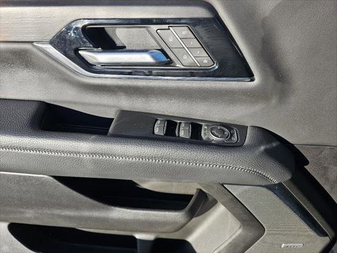 Used 2025 GMC Yukon XL Denali image 10