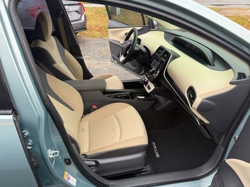 Used 2017 Toyota Prius Two image 26