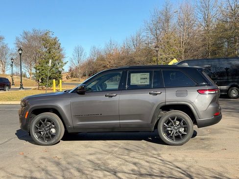 New 2025 Jeep Grand Cherokee Limited image 10