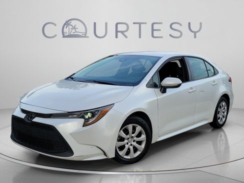 Used 2022 Toyota Corolla LE FWD image 1