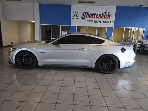 Used 2017 Ford Mustang GT Premium w/ GT Performance Package RWD image 5