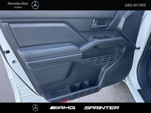 Used 2025 Toyota Tacoma SR image 9