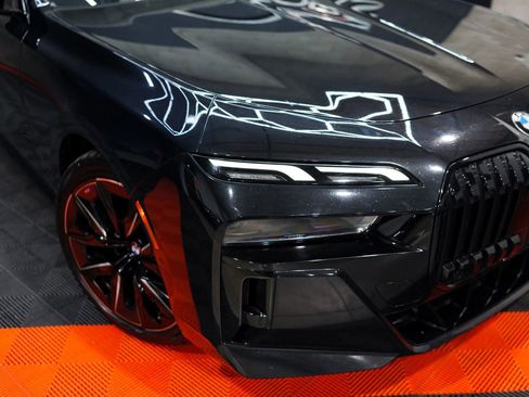 Used 2023 BMW 740i w/ Parking Assistance Package image 5