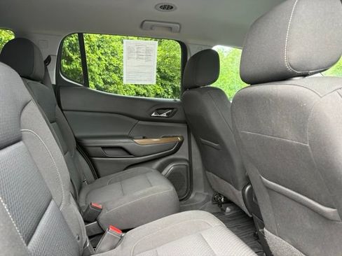 Used 2022 GMC Acadia SLE w/ LPO, Floor Liner Package FWD image 19