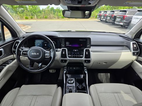 Used 2023 Kia Sorento SX Prestige w/ Panoramic Sunroof Package AWD/4WD image 10
