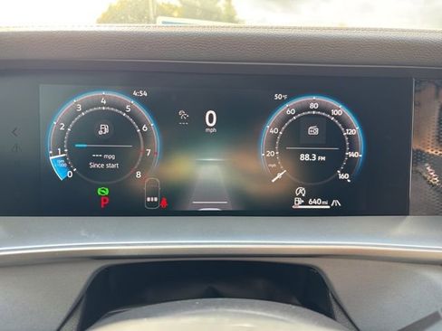 New 2025 Volkswagen Tiguan SE image 12