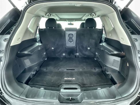 Used 2016 Nissan Rogue SV w/ SV Premium Package image 32