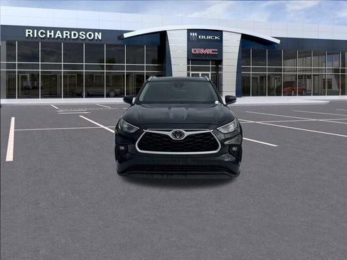 Used 2022 Toyota Highlander XLE image 8