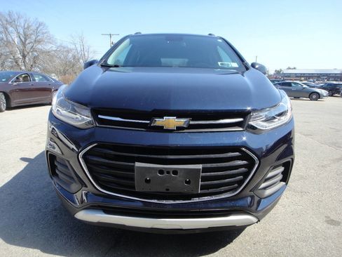 Used 2021 Chevrolet Trax LT w/ Driver Confidence Package image 2