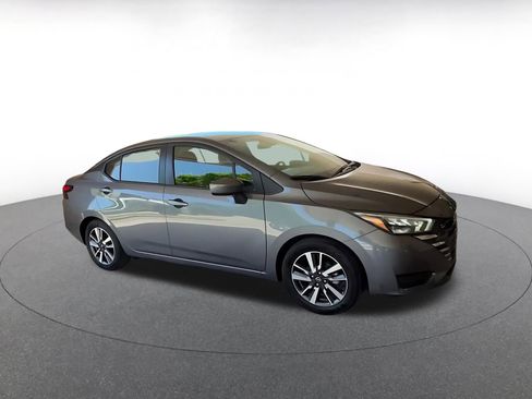 Used 2025 Nissan Versa SV FWD image 2