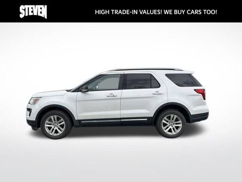 Used 2018 Ford Explorer XLT w/ Equipment Group 202A AWD/4WD image 3