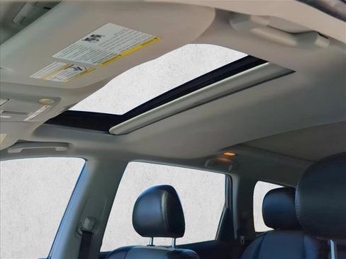 Used 2020 Nissan Pathfinder SL image 21