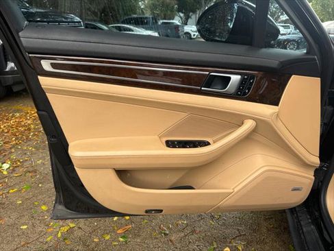 Used 2018 Porsche Panamera 4 image 14