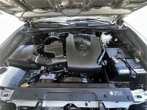 Used 2017 Toyota Tacoma TRD Off-Road AWD/4WD image 33
