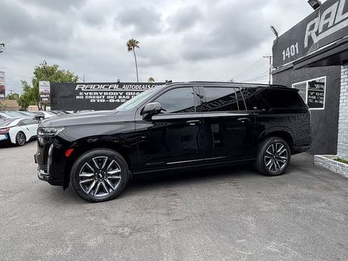 Used 2022 Cadillac Escalade ESV Sport Platinum w/ Heavy-Duty Trailer Package AWD/4WD image 18