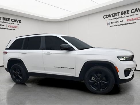 Used 2024 Jeep Grand Cherokee Limited w/ Black Appearance Package image 12