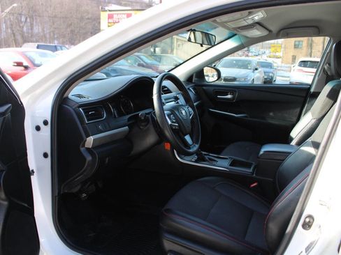 Used 2017 Toyota Camry SE image 20