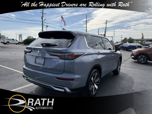 New 2025 Mitsubishi Outlander SE image 9