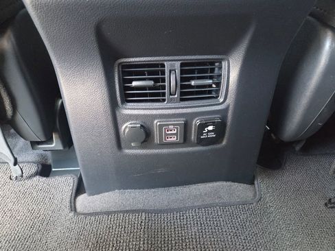 Used 2021 Nissan Titan SV w/ SV Convenience Package RWD image 16