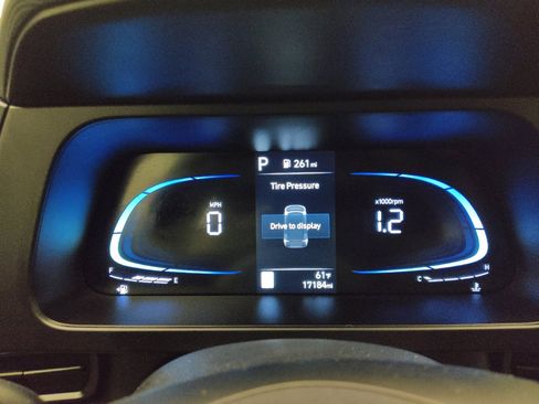 Used 2025 Hyundai Elantra Sport FWD image 23
