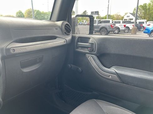 Used 2015 Jeep Wrangler Unlimited Sport image 14