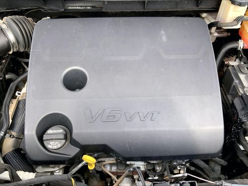 Used 2021 Chevrolet Traverse LT FWD image 33