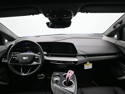 New 2026 Cadillac Optiq Luxury 1 w/ LPO, Floor Liner Package AWD/4WD image 9