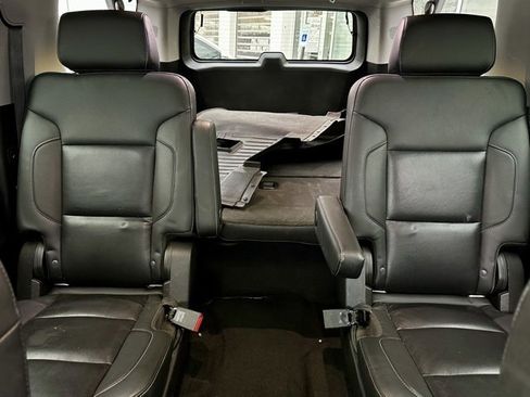 Used 2020 Chevrolet Suburban Premier image 19