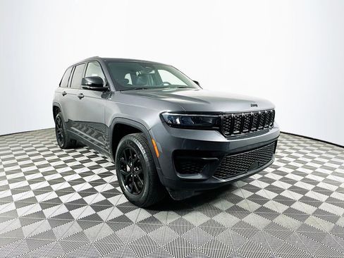 Certified 2024 Jeep Grand Cherokee Altitude image 2