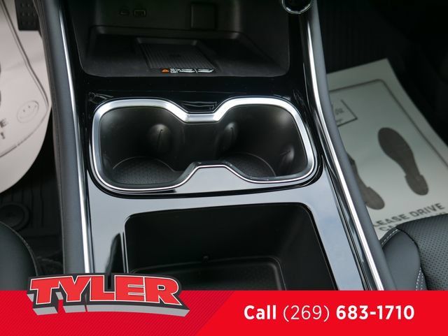 New 2026 Chevrolet Traverse LT w/ Driver Confidence Package AWD/4WD image 34