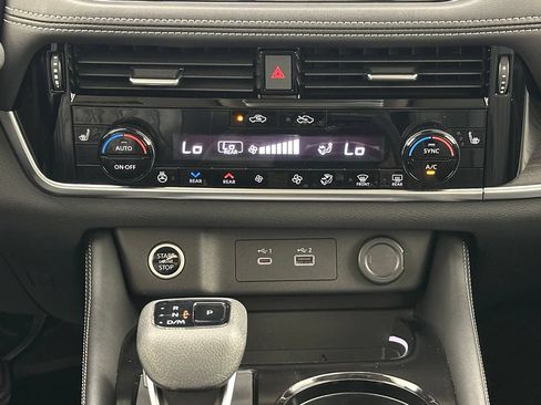 Used 2021 Nissan Rogue Platinum AWD/4WD image 26