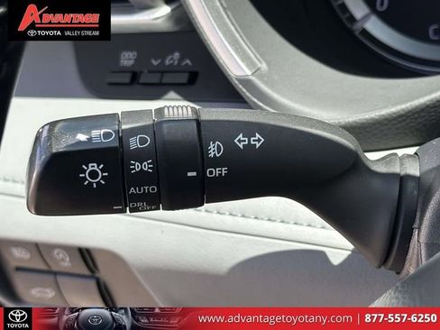 Used 2023 Toyota Highlander XLE AWD/4WD image 29