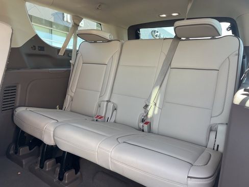 Used 2022 GMC Yukon XL Denali image 12