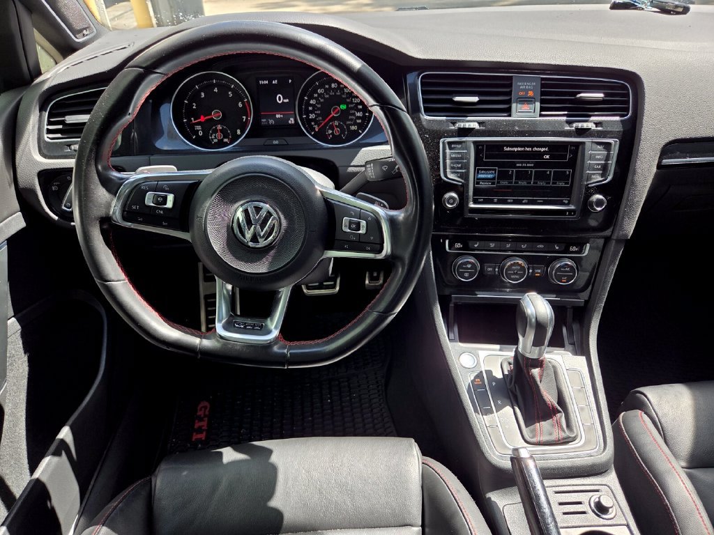 Used 2017 Volkswagen Golf 4-Door FWD image 22