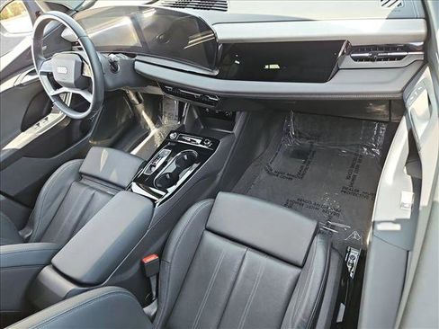 Used 2025 Audi Q6 e-tron Premium Plus AWD/4WD image 22