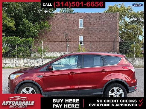 Used 2015 Ford Escape SE FWD image 2