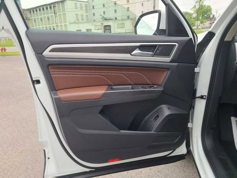 Used 2023 Volkswagen Atlas SE w/ Black Wheel Package AWD/4WD image 16