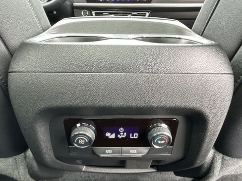 Used 2025 Chevrolet Traverse LT w/ Sun and Wheel Package image 22