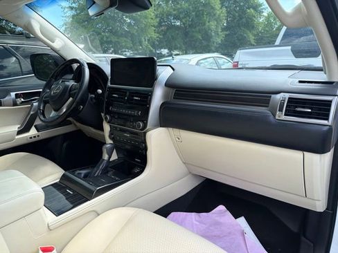 Used 2023 Lexus GX 460 Luxury w/ Sport Design Package AWD/4WD image 27