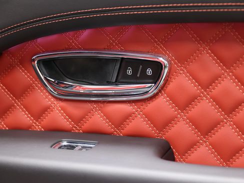 Used 2022 Bentley Bentayga AWD/4WD image 87