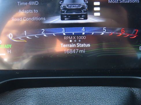 Used 2024 Jeep Grand Cherokee Trailhawk image 38