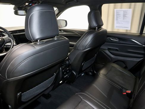 Used 2023 Jeep Grand Cherokee Altitude AWD/4WD image 21