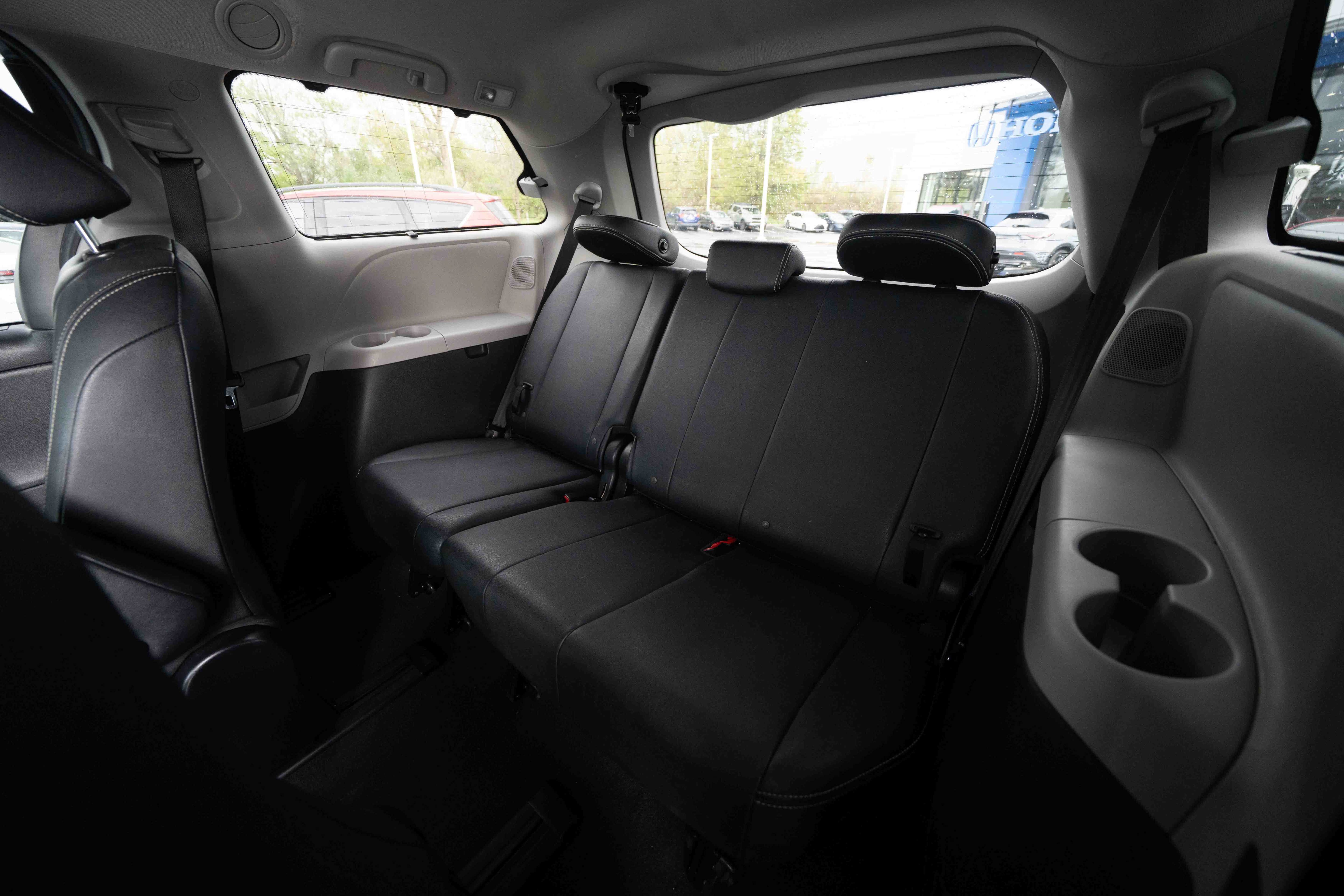 Used 2020 Toyota Sienna SE Premium AWD/4WD image 25