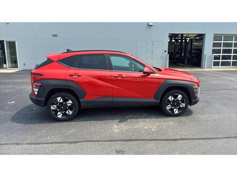 Used 2025 Hyundai Kona SEL AWD/4WD image 2