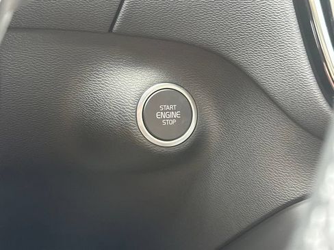 Certified 2026 Volvo XC40 B5 Plus AWD/4WD image 28
